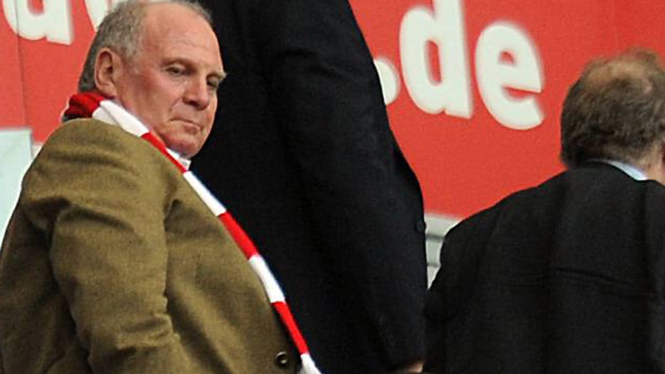 Uli Hoeneß verlässt die Allianz Arena. Seine Haft will der Ex-Bayern-Boss angeblich nicht in Landsberg antreten.