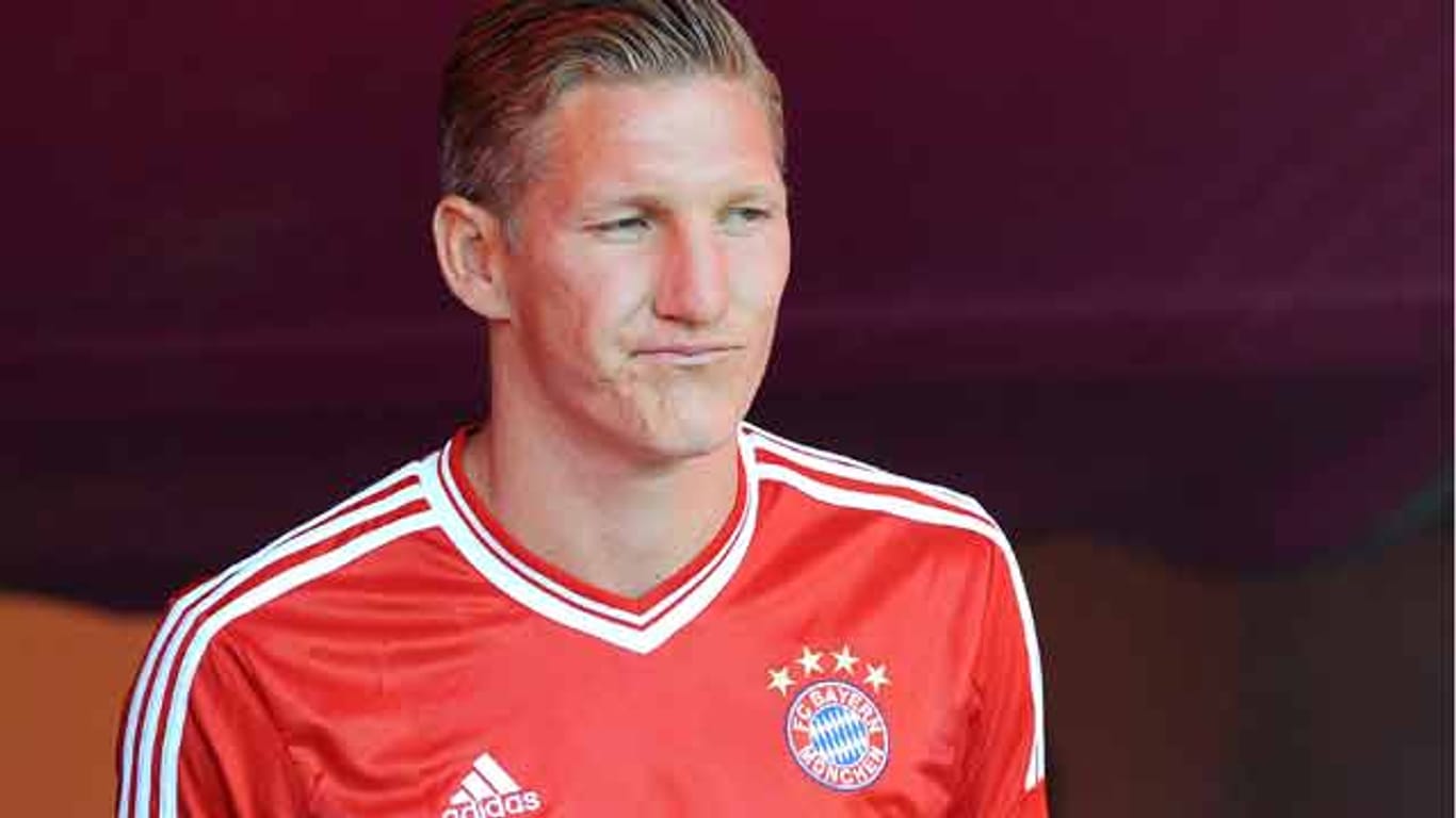 Gelangweilter Blick bei Bastian Schweinsteiger: Er und seine Bayern-Kollegen dominierten die Bundesliga nach Belieben.