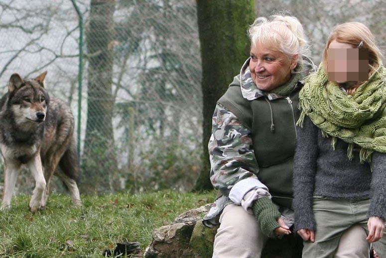 Monique de Wael machte aus ihrem erfundenen Leben sogar einen Spielfilm (rechts die Darstellerin de Waels als Kind)