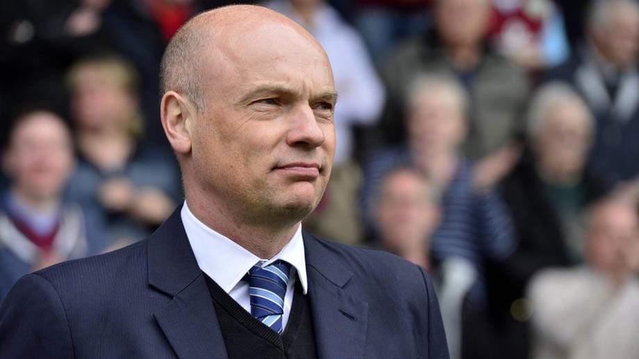Der frühere DDR-Nationalspieler Uwe Rösler ist seit Dezember 2013 Trainer bei Wigan Athletic. Der frühere DDR-Nationalspieler Uwe Rösler ist seit Dezember 2013 Trainer bei Wigan Athletic.
