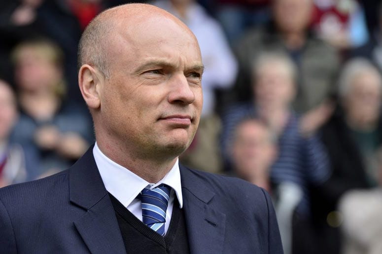 Der frühere DDR-Nationalspieler Uwe Rösler ist seit Dezember 2013 Trainer bei Wigan Athletic.