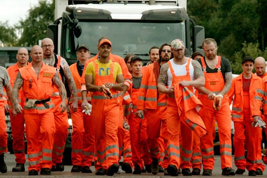 "Tatort: Alle meine Jungs": Regisseur Florian Baxmeyer inszenierte die Müllmänner in dieser Szene als coole Gang zu HipHop-Rhythmen.