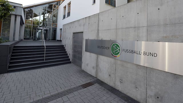 Die Zentrale des DFB in Frankfurt wurde in der Nacht auf Montag Ziel eines linksradikalen Anschlags.