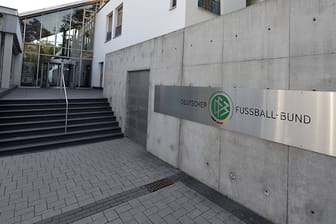 Die Zentrale des DFB in Frankfurt wurde in der Nacht auf Montag Ziel eines linksradikalen Anschlags.