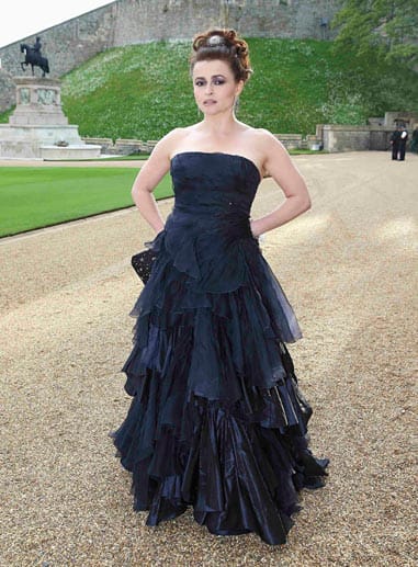 Eine elegante Robe und eine schicke Hochsteckfrisur zierten die Schauspielerin Helena Bonham Carter, die der Einladung des Prinzen nur allzu gern gefolgt war.