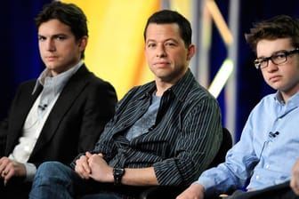 "Two and a Half Men"-Stars Ashton Kutcher, der Charly Sheen 2011 ersetzte, sowie Jon Cryer und Angus T. Jones (v.li.n.re.)