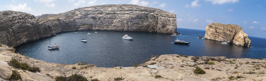 Der Fungus Rock, ist eine kleine, Gozo im Westen vorgelagerte, Insel in Form eines großen, rund 65 Meter hohen Kalksteinblocks.