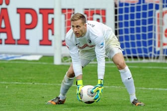 Ab August ist der Ex-Freiburger der sechste Torhüter der bei der TSG aktuell unter Vertrag steht und der 11. seit 2008. Oliver Baumann soll die große Gegentorbilanz der Hoffenheimer in der nächsten Saison ausbügeln.