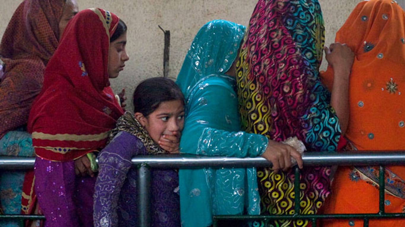 In Pakistan verbieten Religion und Kultur Sexualkundeunterricht - die Jugend leidet darunter.