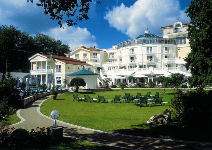 Das elegante "Hotel Travel Charme Strandidyll" empfängt Sie in entspannter Atmosphäre und mediterranem Flair auf der Badeinsel Usedom.