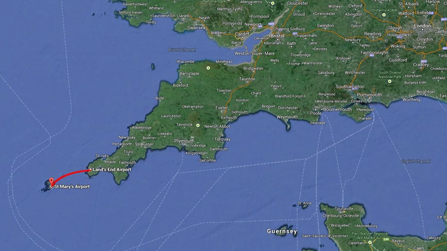 Die Strecke von Land’s End nach St. Mary in England wird durch eine Airline mit dem wohlklingenden Namen "Isles of Scilly Skybus" mit zweimotorigen Britten-Norman Islander Flugzeugen bedient und dauert 19 Minuten.
