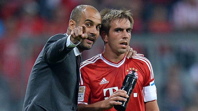 Philipp Lahm (re.) hat vor dem Pokalfinale des FC Bayern gegen Borussia Dortmund Trainer Pep Guardiola den Rücken gestärkt.