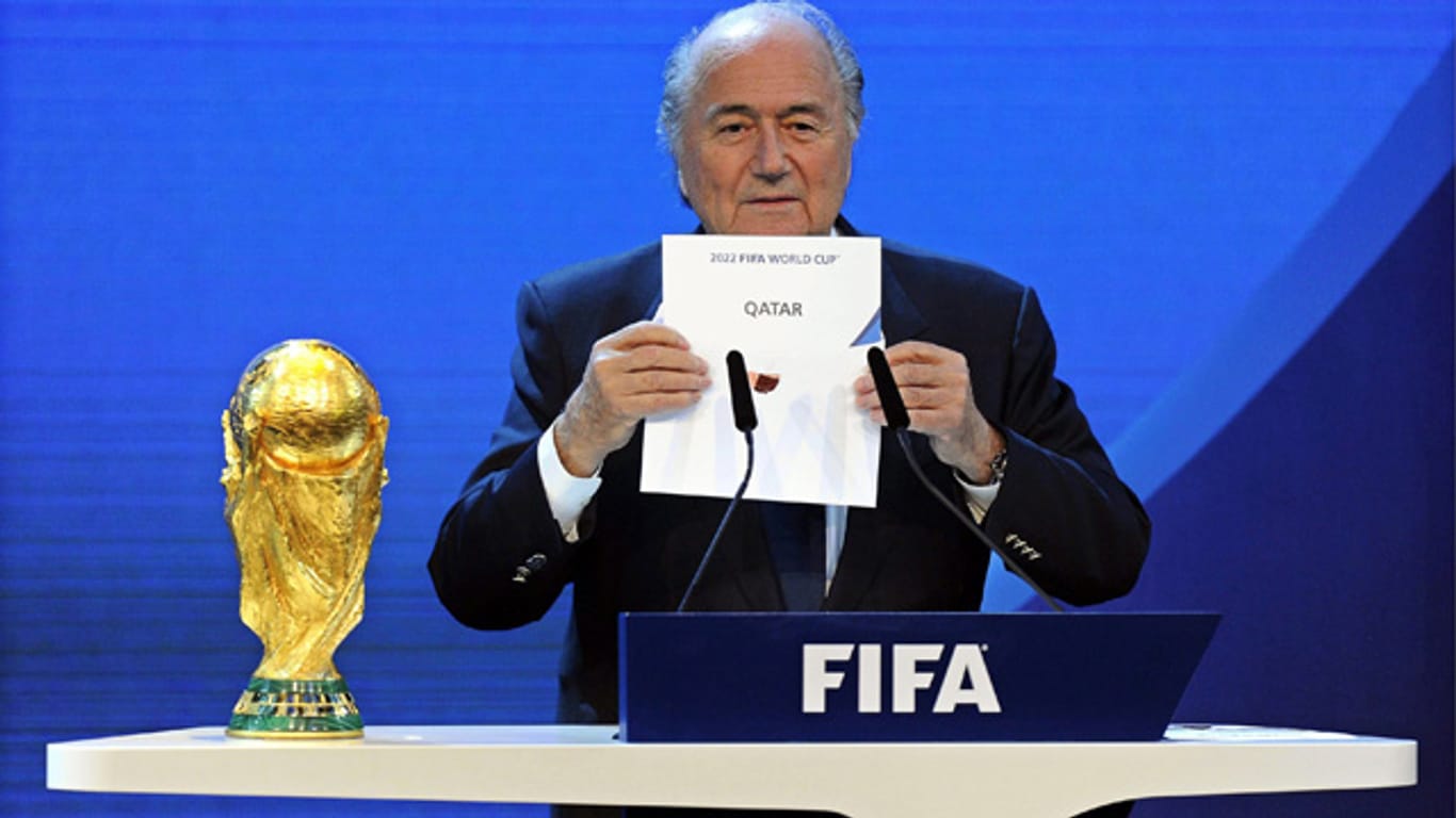 FIFA-Präsident Sepp Blatter präsentiert Katar als WM-Gastgeber im Jahr 2022.