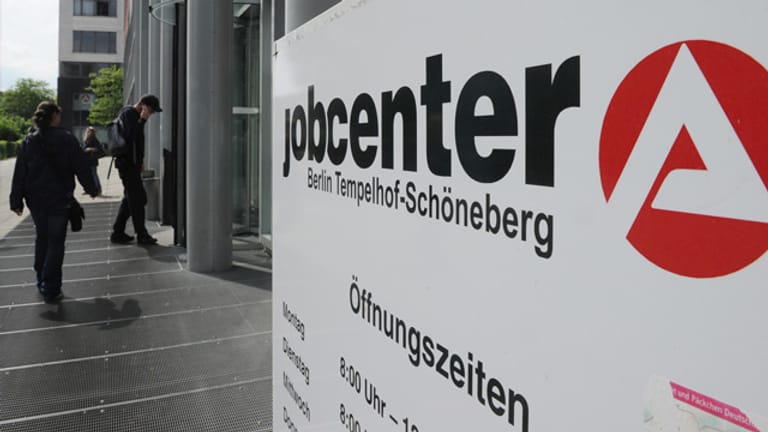Jobcenter Berlin Tempelhof-Schöneberg (Symbolbild): Wer Hartz IV will, muss den Antrag beim Jobcenter abgeben. Zunächst reicht auch eine formlose Version.