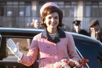 Jackie Kennedy starb am 19. Mai 1994 an den Folgen ihrer Krebserkrankung. Die ehemalige First Lady der USA gilt immer noch als Stil-Ikone