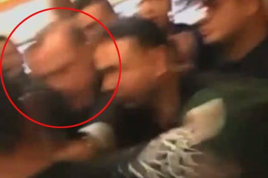Recep Tayyip Erdogan im Handgemenge in einem Supermarkt in Soma.
