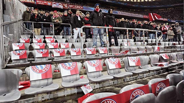 Der FC Bayern hat genug von den zahlreichen ungenutzten Sitzplätzen der Dauerkarteninhaber in der Allianz Arena. Der FC Bayern hat genug von den zahlreichen ungenutzten Sitzplätzen der Dauerkarteninhaber in der Allianz Arena.