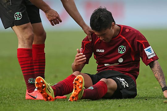 Lars Stindl (li.) und Leonardo Bittencourt verlieren mit Hannover 96 gegen Bavenstedt.