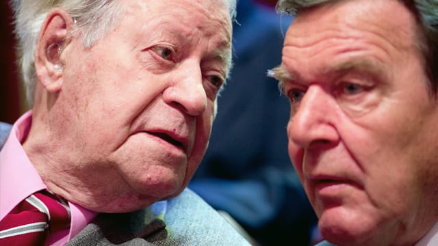 Helmut Schmidt (links) und Gerhard Schröder