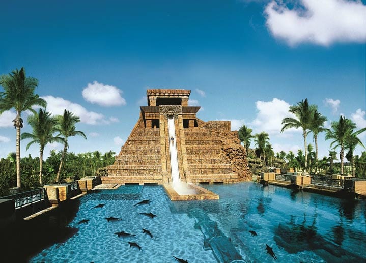 Hotel The Reef Atlantis (Paradise Island City, Bahamas): Der hoteleigene Wasserpark verfügt über 18 Wasserrutschen, auf denen die Gäste bequem in einen der elf Pools gleiten oder mit rasanten Geschwindigkeiten im direkten Wettrutschduell gegeneinander antreten.