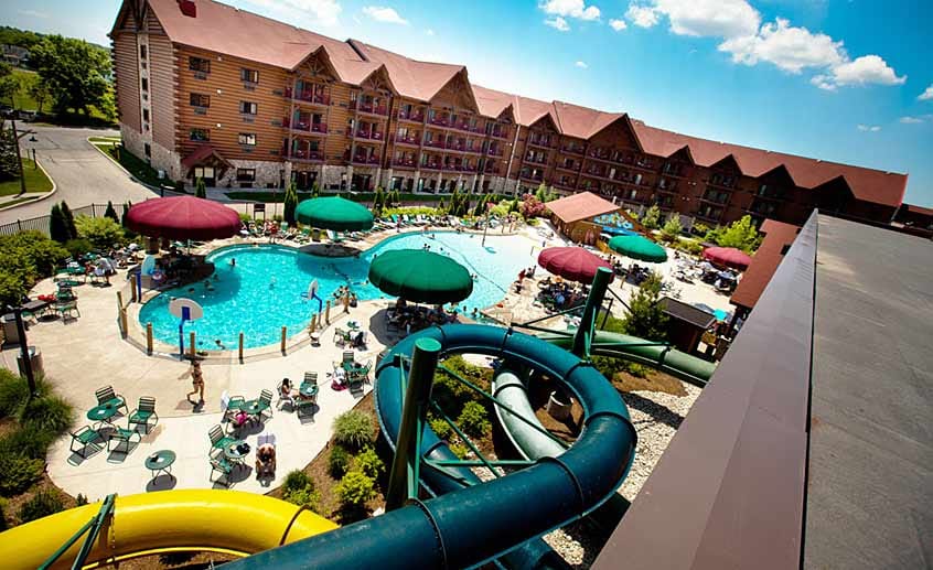 Hotel Great Wolf Lodge Niagara Falls (Ontario, Kanada): In dem über 9000 Quadratmeter großen Wasserpark stehen den Gästen verschiedene Rutschen sowie ein Strömungskanal, ein Thermalwasser-Whirlpool und ein Wellenbad zur Verfügung.