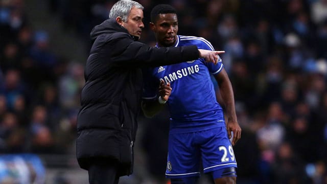 Chelsea-Trainer José Mourinho (li.) und sein Stürmer Samuel Eto´o haben nicht das allerbeste Verhältnis. Chelsea-Trainer José Mourinho (li.) und sein Stürmer Samuel Eto´o haben nicht das allerbeste Verhältnis.