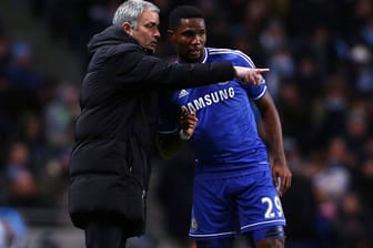 Chelsea-Trainer José Mourinho (li.) und sein Stürmer Samuel Eto´o haben nicht das allerbeste Verhältnis.