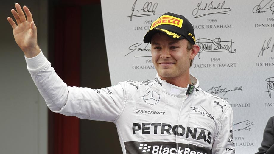Nico Rosberg freut sich über seinen neuen Vertrag bei Mercedes. Nico Rosberg freut sich über seinen neuen Vertrag bei Mercedes.