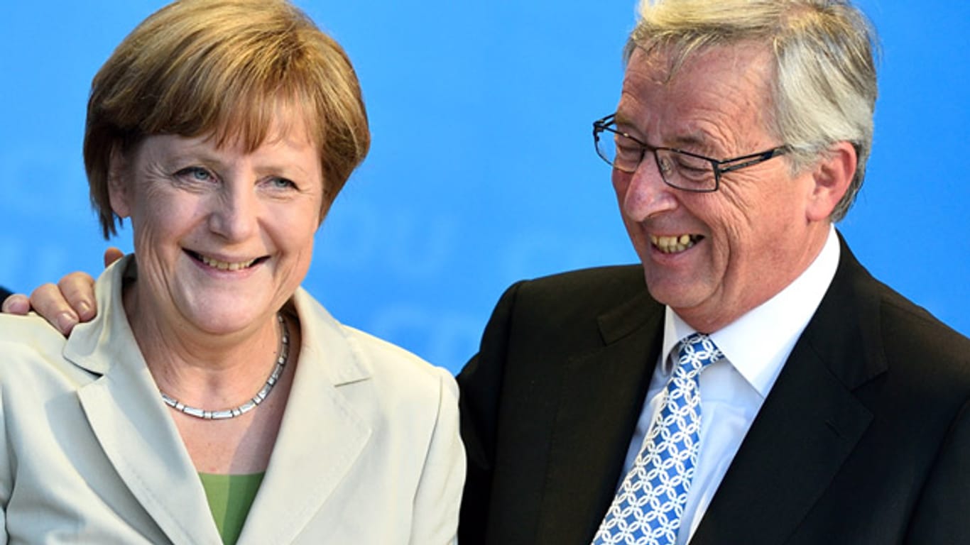 Kanzlerin Angela Merkel und Europawahl-Gewinner Jean-Claude Juncker freuen sich
