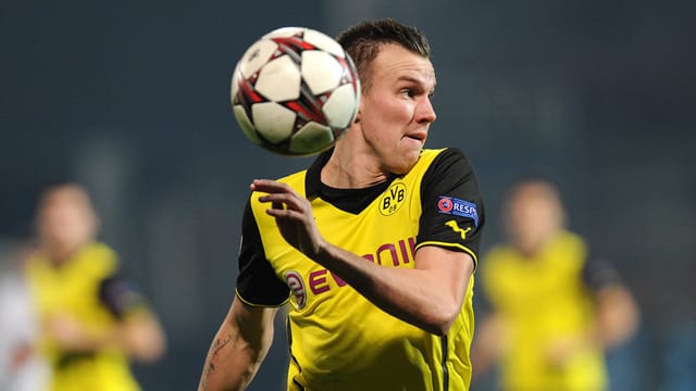 Dortmund-Spieler Kevin Großkreutz muss nach dem Party-Skandal tief in die Tasche greifen. Dortmund-Spieler Kevin Großkreutz muss nach dem Party-Skandal tief in die Tasche greifen.