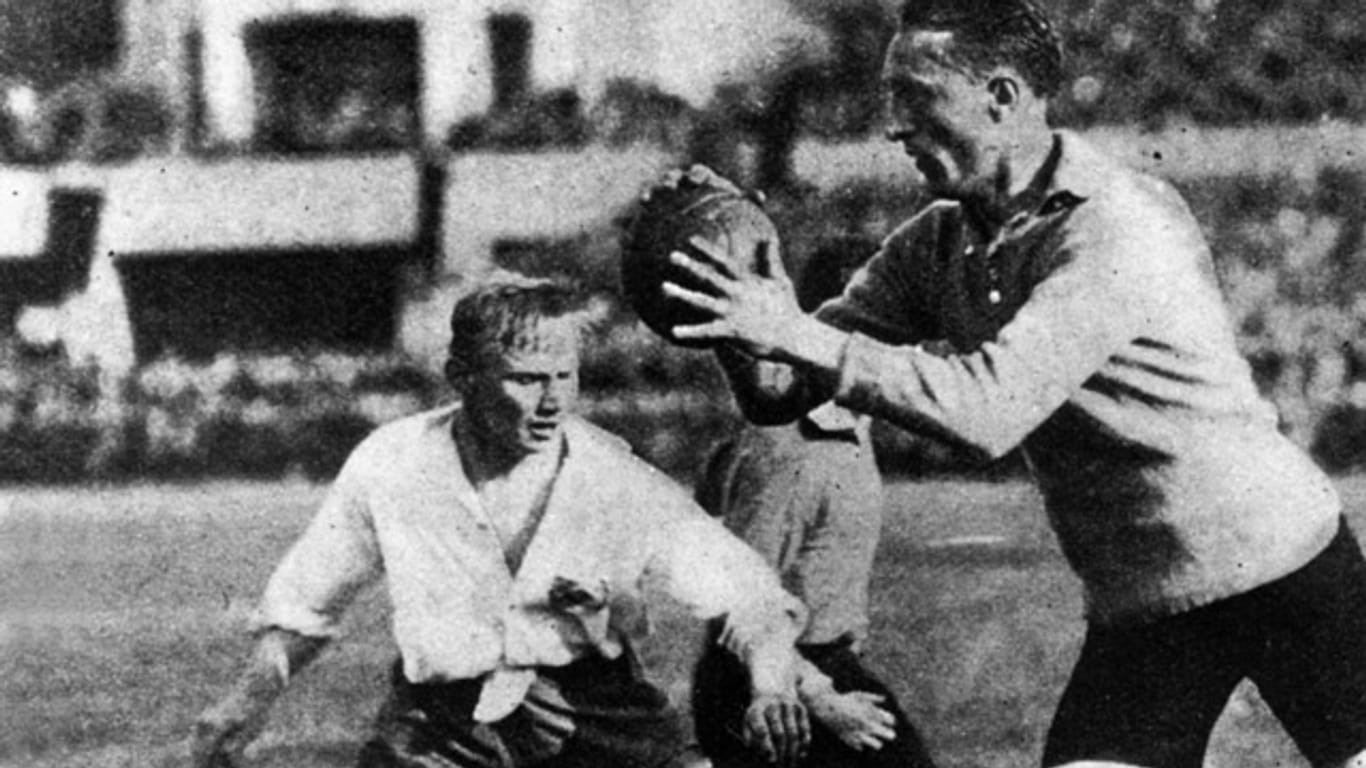 Eine Spielszene aus dem legendären Meisterschaftskampf von 1922