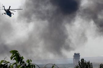Am Flughafen von Donezk geht die ukrainische Armee mit Luftangriffen gegen die Separatisten vor