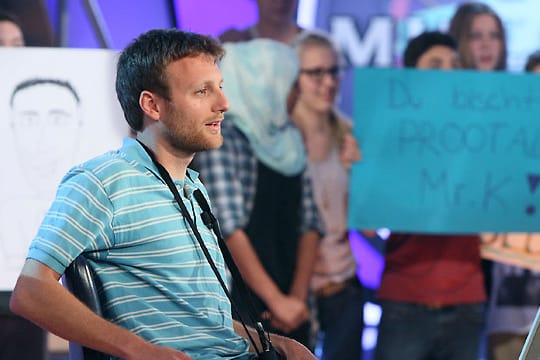 Lehrer Tobias Kunkemöller gewann für den Förderverein seiner Schule eine ganze Menge Geld.