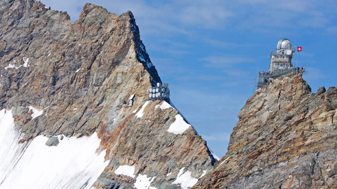 Wer am höchsten Bahnhof Europas angekommen ist und den Fahrstuhl nutzt, kommt an der Bergstation des Jungfraujoch raus.