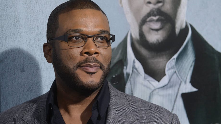 ...Tyler Perry, bekannt aus der Serie "Meet The Browns". Perry verdient neben der Schauspielerei auch als Moderator, Regisseur, Drehbuchautor und Produzent sowohl für Fernsehen als auch für Kino sein Geld.