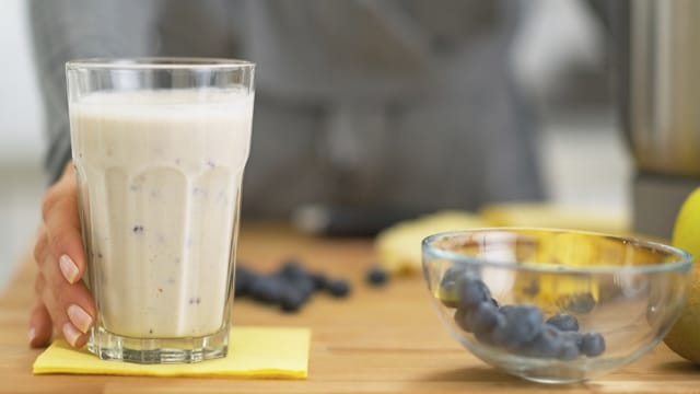 Mit Proteinshakes können Sie den Muskelaufbau unterstützen