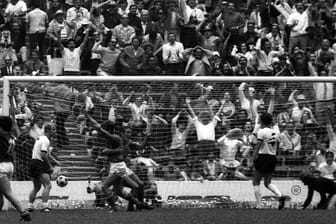 Das Jahrhundertspiel: Noch heute erinnert eine Gedenktafel am Azteken Stadion in Mexiko-Stadt an das WM-Halbfinale von 1970. Bereits nach acht Minuten lag Italien durch Roberto Boninsegna in Führung. Erst kurz vor dem eigentlichen Schlusspfiff gelang Deutschland der Ausgleich durch Karl-Heinz Schnellinger.