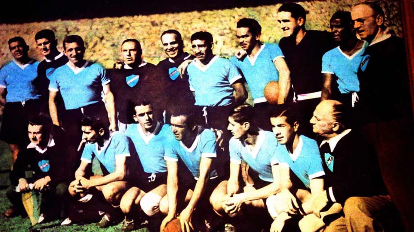 Die Überraschungs-Weltmeister von 1950: Uruguay. Alcides Ghiggia (vo.2.v.li.) schoss den Siegtreffer.