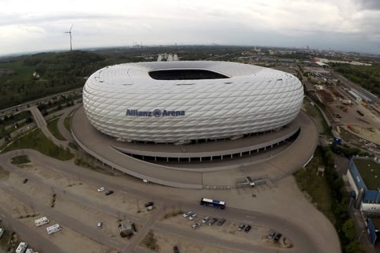 Seit 2005 trägt der FC Bayern seine Heimspiele in der Allianz Arena aus. Bis 2012 fasste das Stadion 66.000 Zuschauer bei internationalen Spielen und 69.000 Fans bei nationalen Partien.