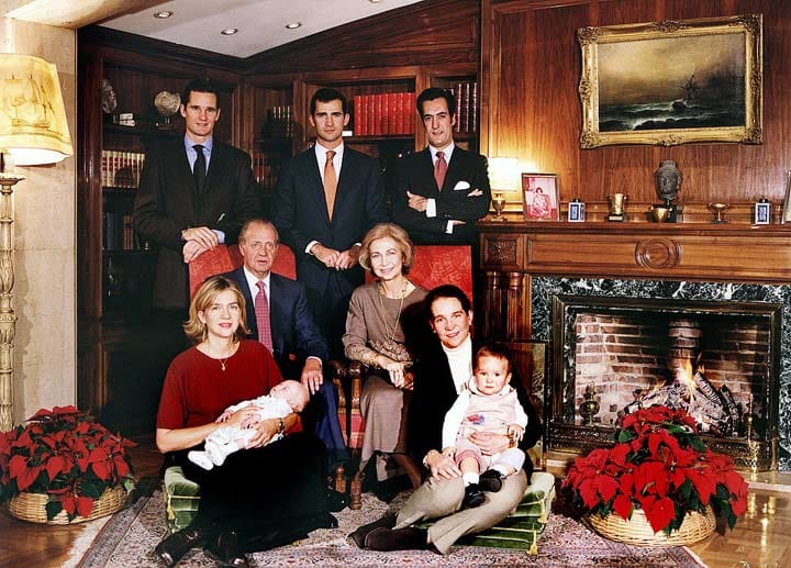 Die spanische Königsfamilie wünschte mit diesem Familienfoto 1999 allen "Frohe Weihnachten".