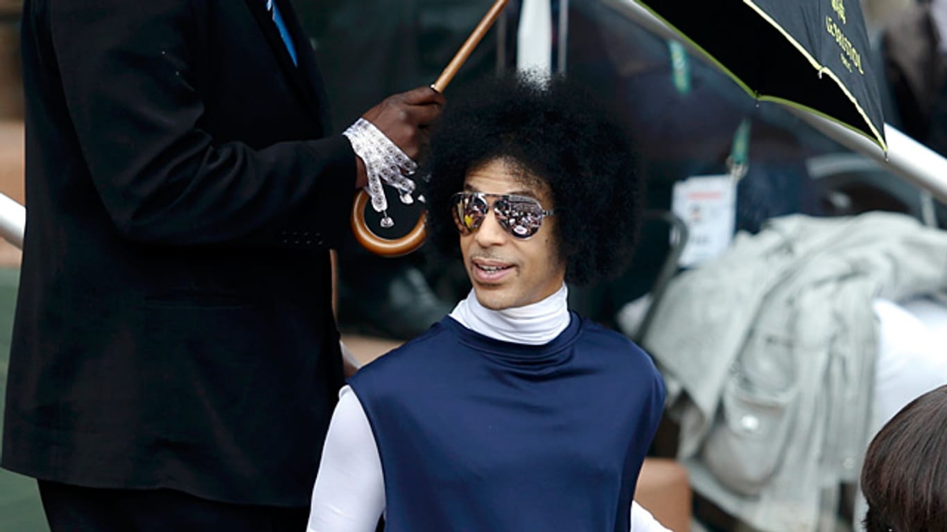 Der Sänger Prince hat sein Konzert in Berlin abgesagt.