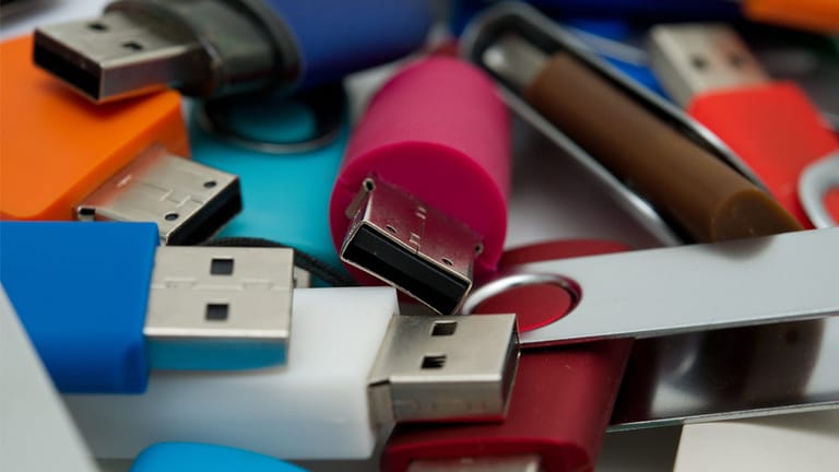 Ein Haufen Daten: USB-Sticks gibt es in allen Formen und Farben.