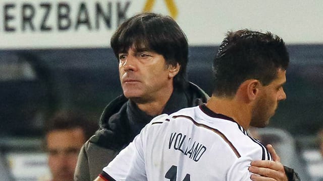 Bundestrainer Joachim Löw (li.) nimmt 1899-Stürmer Kevin Volland nicht mit zur WM.