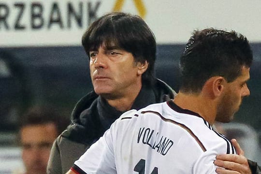 Bundestrainer Joachim Löw (li.) nimmt 1899-Stürmer Kevin Volland nicht mit zur WM.