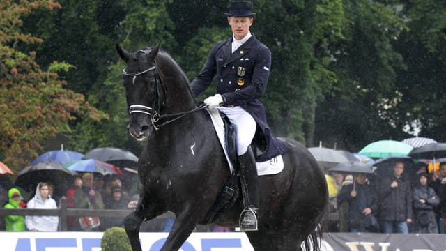 Wunderhengst Totilas und sein Reiter Matthias Rath bei der Deutschen Dressurmeisterschaft im Jahr 2012.