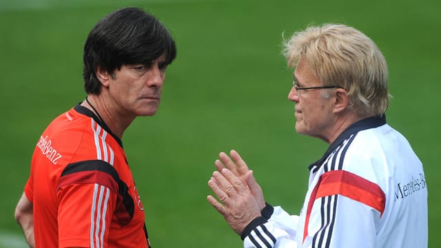 Bundestrainer Joachim Löw (li.) und sein Chefscout Urs Siegenthaler. Bundestrainer Joachim Löw (li.) und sein Chefscout Urs Siegenthaler.