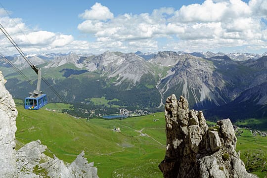 Hoch hinaus - mit der Gondelbahn geht es bis aufs Weisshorn, dem 2653 Meter hohen Gipfel, der Arosa überragt.