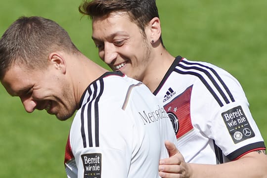 Gute Kumpels: Lukas Podolski und Mesut Özil wollen auch bei der WM unzertrennlich sein.