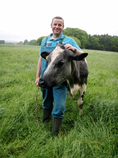 Der sympathische Bauer Detlef aus Ostwestfalen bezeichnet sich selbst als spontan, hilfsbereit und immer gut gelaunt. Der 44-Jährige ist auf der Suche nach dem Mann fürs Leben und erklärt, dass bislang seine 50 Rinder an erster Stelle stehen. Der hauptberufliche Fleischer wünscht sich einen sportlichen Mann zwischen 30 und 40.