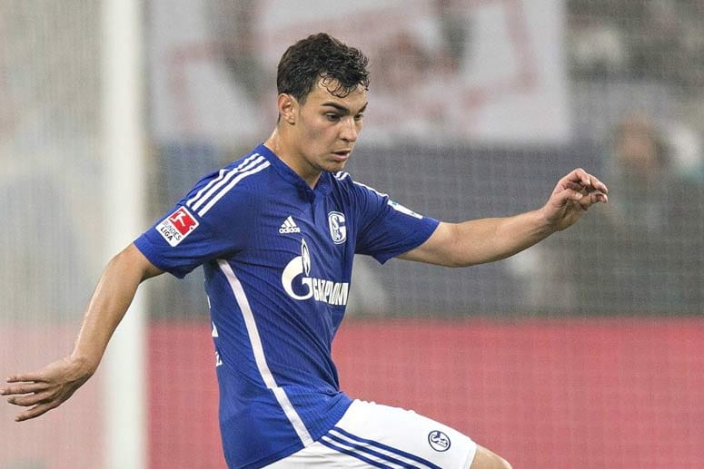 Kaan Ayhan im Einsatz für seinen Heimatverein Schalke 04.